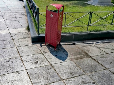 Καθαρισμός - απολύμανση πεζοδρομίων