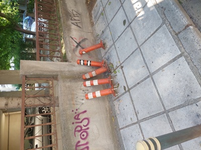 Κολωνάκια αποτροπής παρκαρίσματος