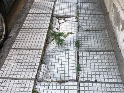 Πλακιδια πεζοδρομιου