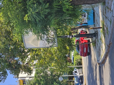 Ακομα δεν ξηλωσατε την διαφημιστική πινακίδα 