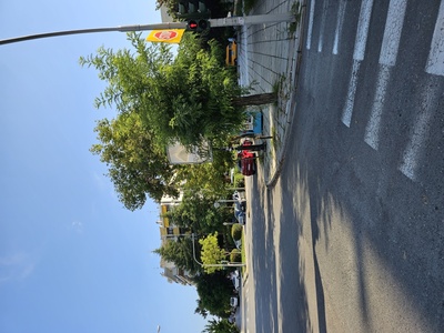 Ακομα δεν ξηλωσατε την διαφημιστική πινακίδα 