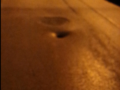 Ανοιξε τρυπα στο οδοστρομα  χρειαζεται μπαλωμα με ασφαλτο.