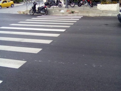 Είμαστε πεζοί όχι πρωταθλητές στίβου και περνούν.