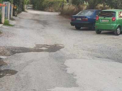 Κοπη δενδρου,μετακινηση σταθμευμενου επι μακρον αυτοκινητου,ασφαλτοστρωση οδου μικρας ασιας λογω λακουβων