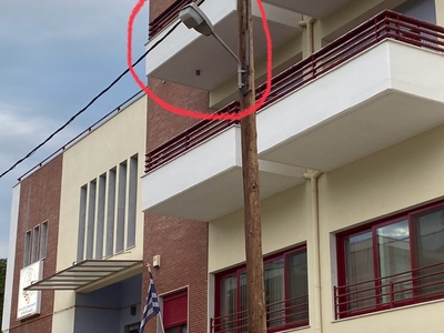 Καμένη λάμπα σε κολώνα της Δ.Ε.Η.