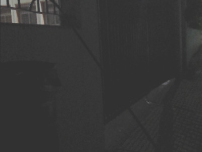 καγκελο που στραβωσαν παιδια   προεξεχει στο πεζοδρομιο  επικινδυνο πολυ!!