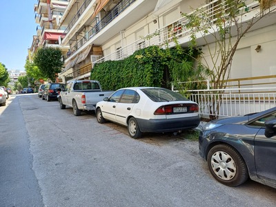 Εγκατελειμένο αυτοκίνητο 