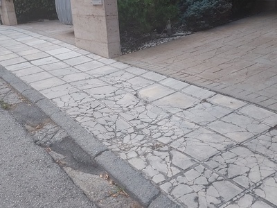 Επιδιόρθωση πεζοδρομίου 