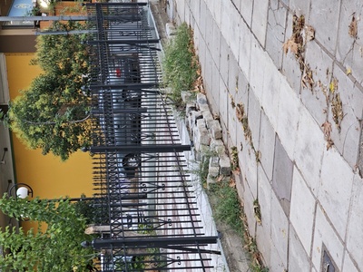 Παρατημένα οικοδομικά υλικά 