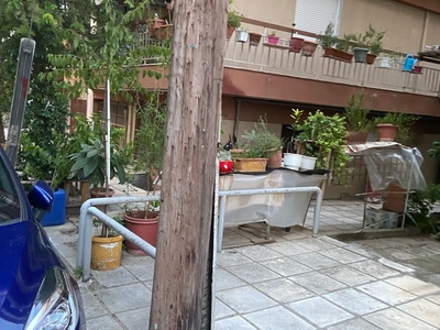 Κατάληψη πεζοδρομίου