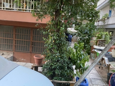 Κατάληψη πεζοδρομίου