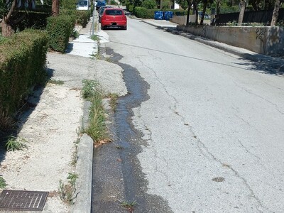 Τοποθέτηση μόνιμων στηλών για σποτροπή παρκαρίσματος και σημάνσεις STOP