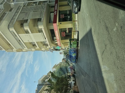 Αυθαίρετη ταμπέλα με ηλιακό σύστημα 