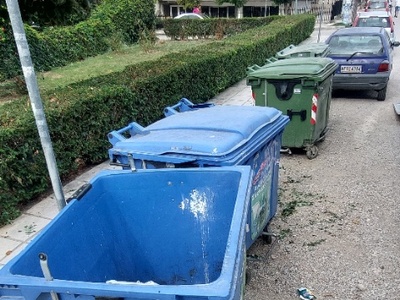 Σπασμένοι κάδοι Μιαούλη Μακροχωριου