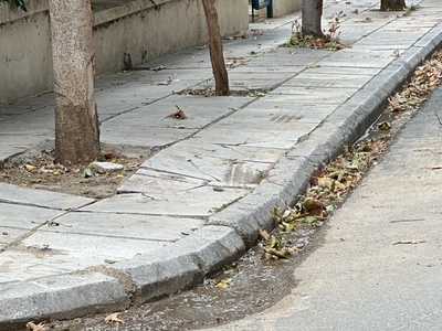 Σπασμενες Πλακες πεζοδρομιου ΙΙ
