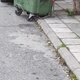 κατεστραμμένος καδος σκουπιδιών