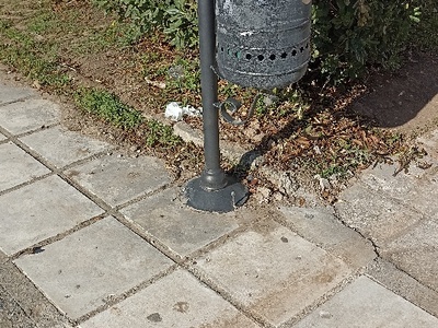 σπασμενος κάδος 