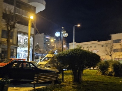 καμένες λάμπες στο πάρκο