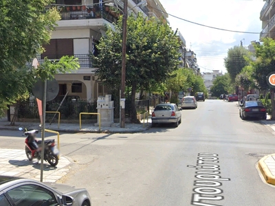 Κατάληψη πεζοδρομίου με χτίσιμο