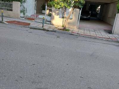 Διαρροή  νερού από την άσφαλτο