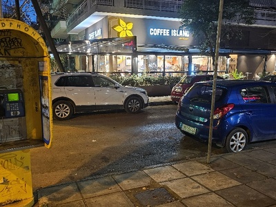 παρατημένη μπαρα χωρίς ταμπελα