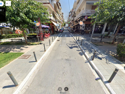 Επικίνδυνος Ποδηλατόδρομος χωρίς ράμπες στον πεζόδρομο