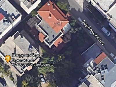 κλάδεμα δέντρου