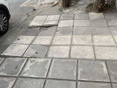 σπασμενο πεζοδρομιο