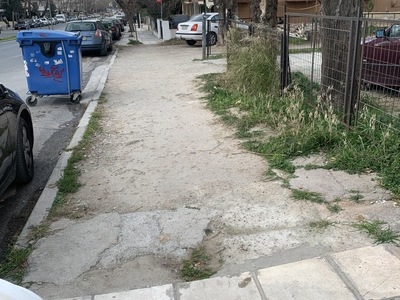 ανυπαρκτο πεζοδρομιο Καπετάν Γκόνη