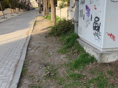 ανυπαρκτο πεζοδρομιο