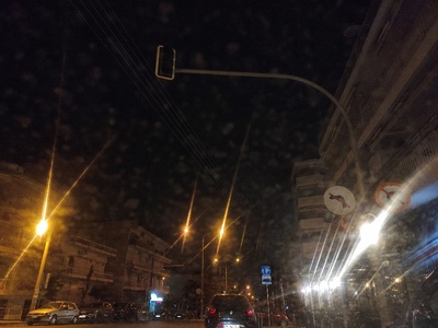 Καμμένη η λαμπα για το πράσινο στον πανω σηματοδότη