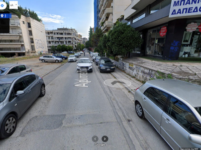 Αριστείδου καταπάτηση πεζοδρομίου από αυτοκίνητα