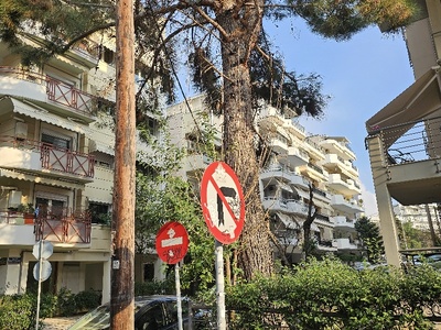 βανδαλισμενες ταμπέλες