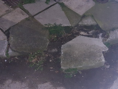 Αποκόλληση πεζοδρόμιου