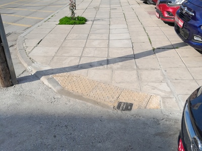 Ράμπες ΑΜΕΑ και Κεκλιμένα επίπεδα εξομάλυνσης ανισοσταθμιών