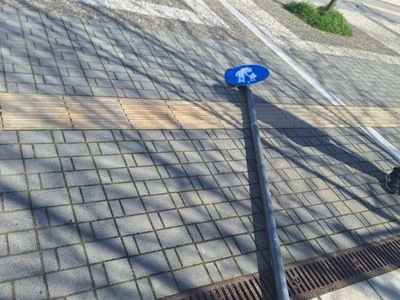 Επείγον. Έπεσε πινακίδα