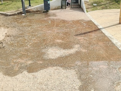 μονίμως βουλωμενα λούκια