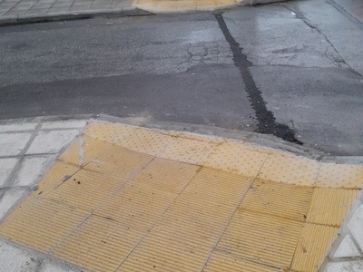 Συνέχιση εργασιών πεζοδρομίων ΕΚΤΟΣ προδιαγραφών