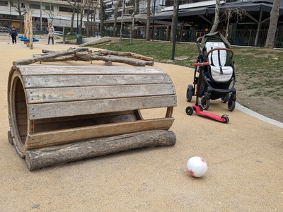 σπασμένο παιχνίδι στην παιδική χαρά   Ι. Πασαλίδη     ΕΠΕΙΓΟΝ