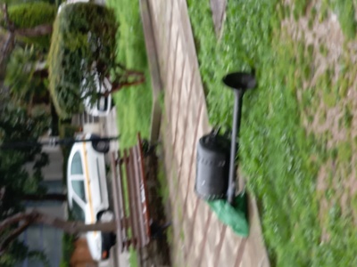 Κατεστραμμένος κάδος απορριμάτων