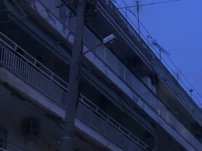 Καμένη λάμπα σε κολώνα της Δ.Ε.Η.