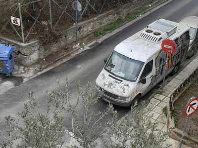 ΝΑ ΤΟΠΟΘΕΤΗΘΟΥΝ  ΠΛΑΣΤΙΚΟΙ ΚΩΝΟΙ  ΣΤΗΝ   ΚΙΟΥ ΜΕ ΝΙΚΟΜΗΔΕΙΑΣ ΓΩΝΙΑ