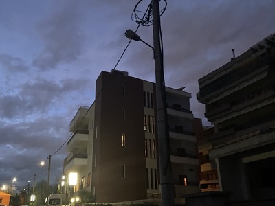 Καμένη λάμπα σε κολώνα της Δ.Ε.Η.