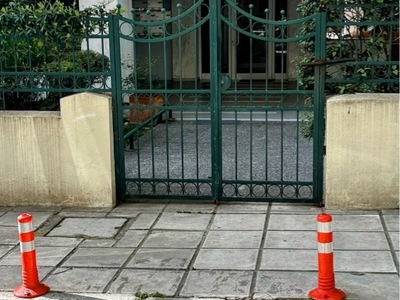 παρανομη τοποθετηση κολωνακια