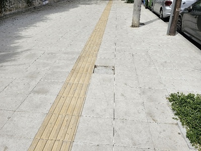 λείπει πλακάκι - επικίνδυνο