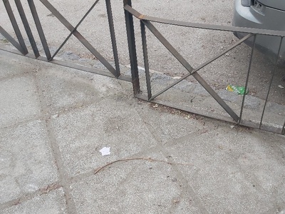 Έξω από το Δημοτικό σχολείο