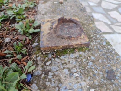 Αιχμηρό σίδερο σε παιδική χαρά