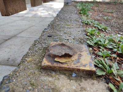 Αιχμηρό σίδερο σε παιδική χαρά