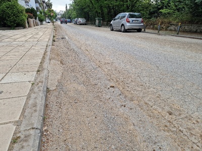 Χώματα και χαλίκια στους δρόμους
