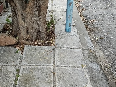 Εμποδια στο πεζοδρόμιο